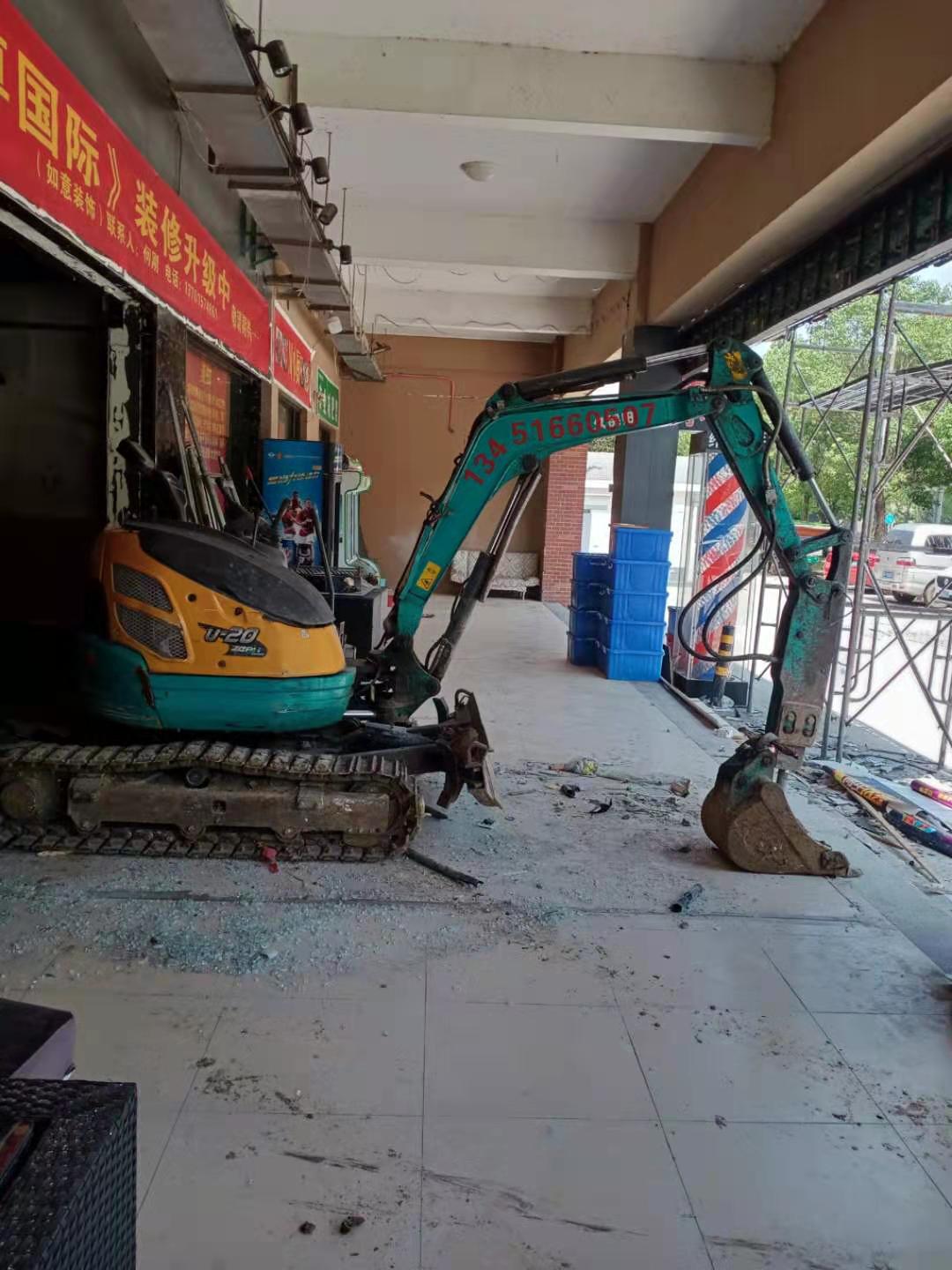 橡膠履帶對于微型小挖機施工當中的作用及特點！(圖1)